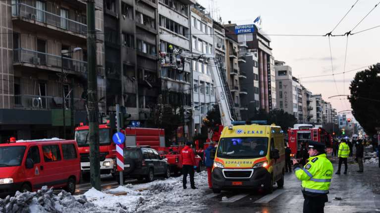 Τεράστια έκρηξη στους Στύλους του Ολυμπίου Διός: Ταρακουνήθηκε το κέντρο της Αθήνας - Τουλάχιστον ένας τραυματίας [εικόνες]