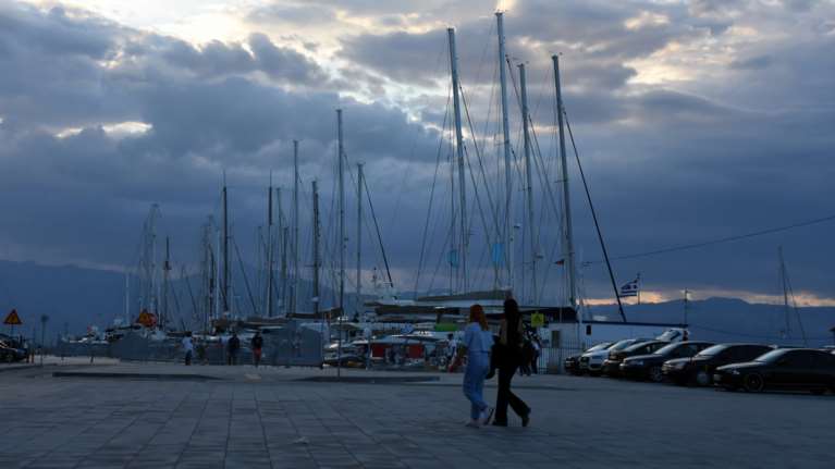 Καιρός: Συννεφιά και χαμηλές θερμοκρασίες - Πού θα σημειωθούν βροχές