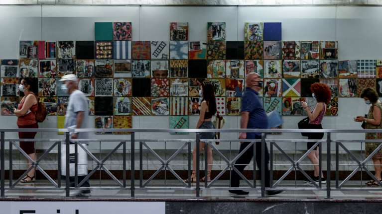 Κορονοϊός: Πώς άλλαξαν όλοι οι κρίσιμοι δείκτες μέσα σε μόλις μια εβδομάδα - Το παρασκήνιο πίσω από τα rapid test στα νησιά