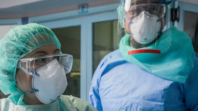 Διευρύνθηκαν τα κριτήρια χορήγησης των μονοκλωνικών αντισωμάτων - Ποιους αφορά, ποια είναι η διαδικασία