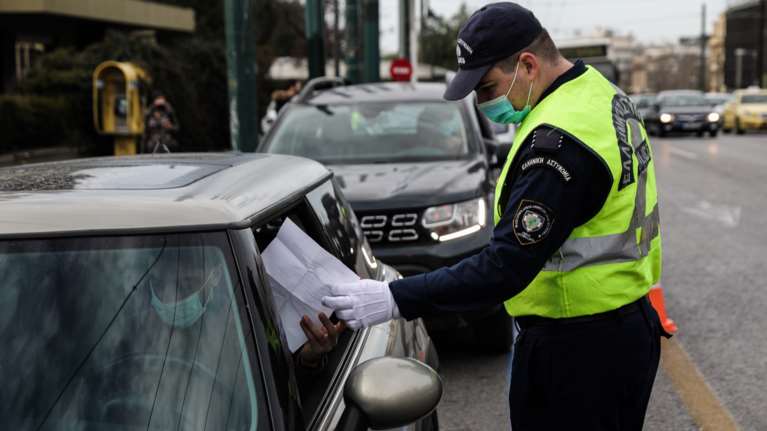Βεβαιώσεις μετακίνησης: Νέα έντυπα και αυστηρότεροι έλεγχοι από Δευτέρα - Τι αλλάζει για τους εργαζόμενους