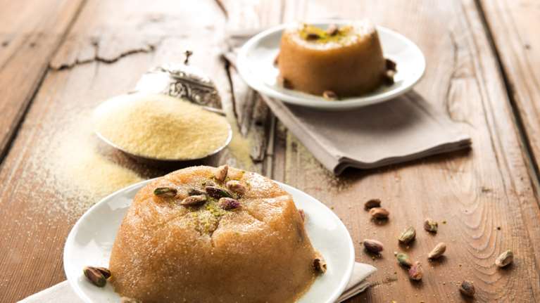 Ο Ακης Πετρετζίκης δημοσίευσε όλη την περίφημη συνταγή για χαλβά με στραγάλια της Εμινέ Ερντογάν