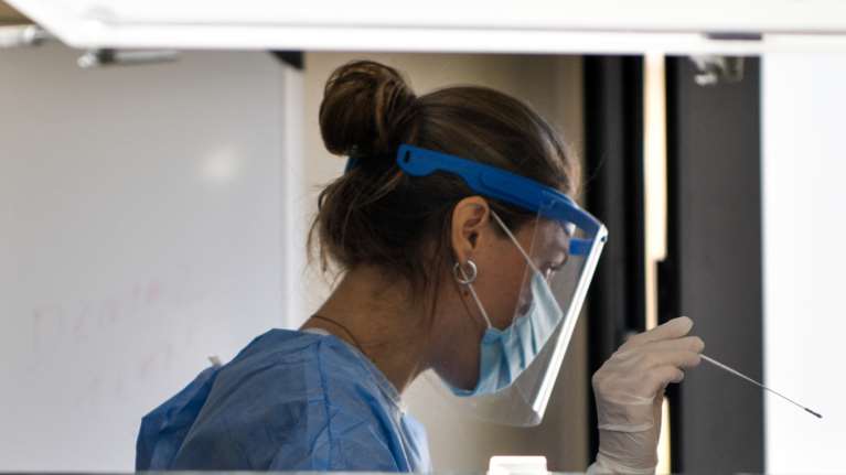 Κορονοϊός: Άσχημα νέα με 408 κρούσματα σε 24 ώρες - Έξι νεκροί και 89 διασωληνωμένοι