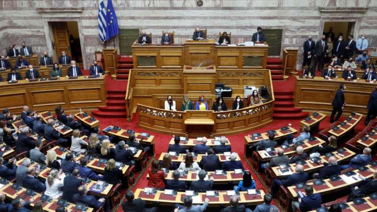 Οι επίδοξοι μιμητές της Λεπέν στην Ελλάδα: Κίνδυνος επιστροφής του λαϊκισμού και του εθνικισμού λόγω ακρίβειας