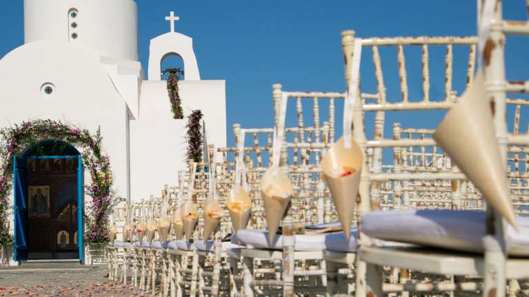 Ολα του γάμου δύσκολα: Μετά μουσικής, αλλά χωρίς... χορό - 300 καλεσμένοι σε ροτόντες 8 ατόμων - Τα νέα μέτρα