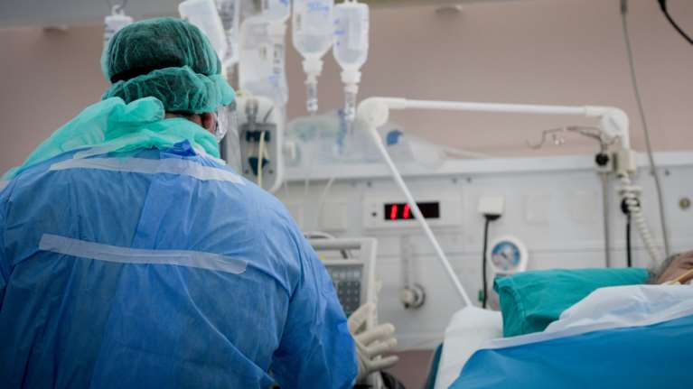 Θεσσαλονίκη: Φοβερές οι επιπλοκές του κορονοϊού στον ανεμβολίαστο 20χρονο που πέθανε - Επαθε πνευμονική εμβολή και έμφραγμα