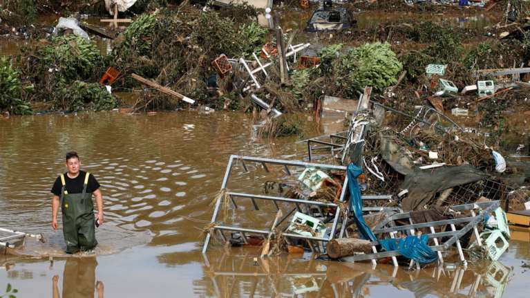 Εκατόμβη νεκρών σε όλη την Κεντρική Ευρώπη - Πάνω από 150 τα θύματα σε Γερμανία και Βέλγιο, στο &quot;κόκκινο&quot; η Ολλανδία