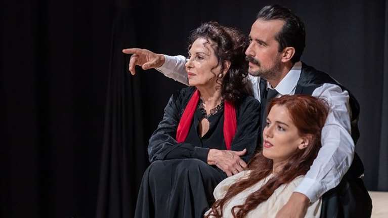 Τα θέατρα σηκώνουν ξανά αυλαία - Παραστάσεις που θα δούμε στην Αθήνα