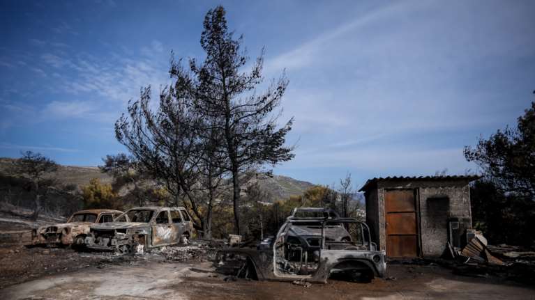 Φωτιά στη Νέα Μάκρη: Ισχυρές ενδείξεις εμπρησμού - Τρεις παρόμοιες νυχτερινές φωτιές στην Αττική μέσα σε 15 μέρες