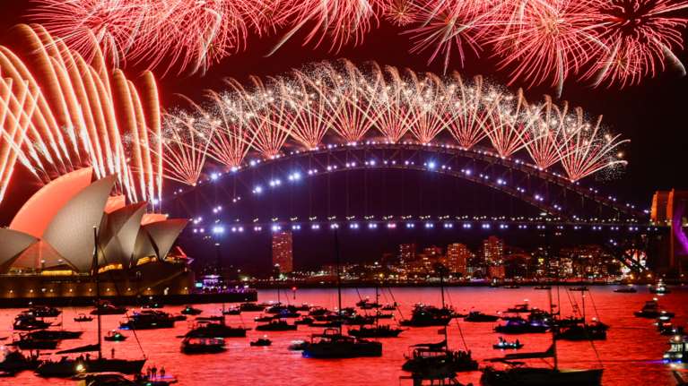 Αυστραλία: Το Σίδνεϊ υποδέχθηκε το 2022 - Φαντασμαγορικό σόου πυροτεχνημάτων στο λιμάνι [Βίντεο]