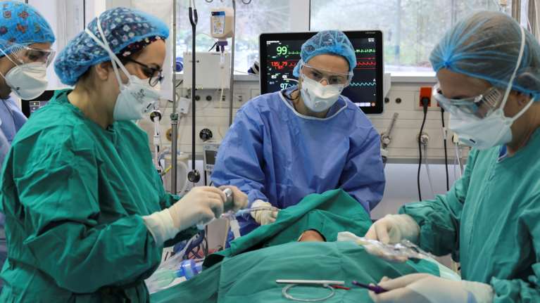 Τελεσίγραφο Κικίλια στους ιδιώτες γιατρούς μετά το διπλό &quot;μαύρο&quot; ρεκόρ: Η ενισχύετε το ΕΣΥ ή σας επιτάσσω