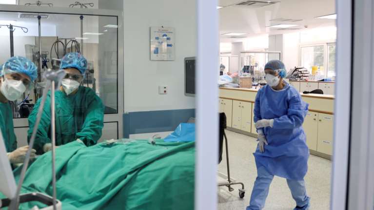 Μαύρος Νοέμβρης: Σχεδόν 59.000 κρούσματα και 460 νεκροί μέσα σε μόλις 9 μέρες - Η σύγκριση με πέρυσι