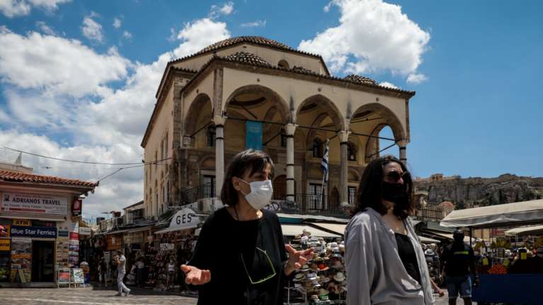 Γραβάνης: Να επανέλθει η υποχρεωτική χρήση μάσκας - Πρέπει να εμβολιαστούν τα παιδιά