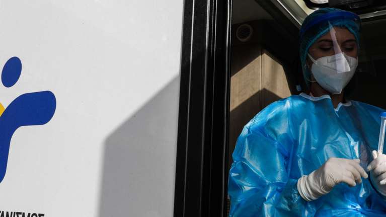 Κορονοϊός: Ανέβηκαν στους 594 οι διασωληνωμένοι - 5.991 νέα κρούσματα και 69 θάνατοι