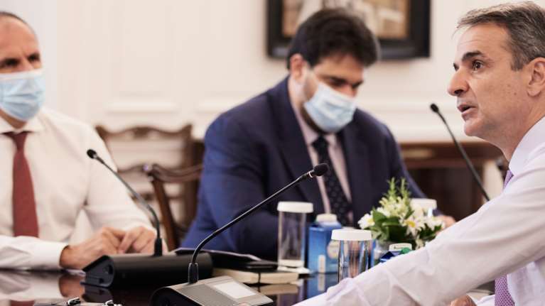 Νέα μέτρα: Το παρασκήνιο των κυβερνητικών αποφάσεων - Οι δύο λόγοι που δεν επιβλήθηκαν πριν από την Πρωτοχρονιά