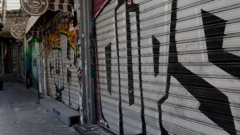 Ο Αδωνις, ο Τσιόδρας και τα ανοιχτά μαγαζιά - Το παρασκήνιο της απόφασης