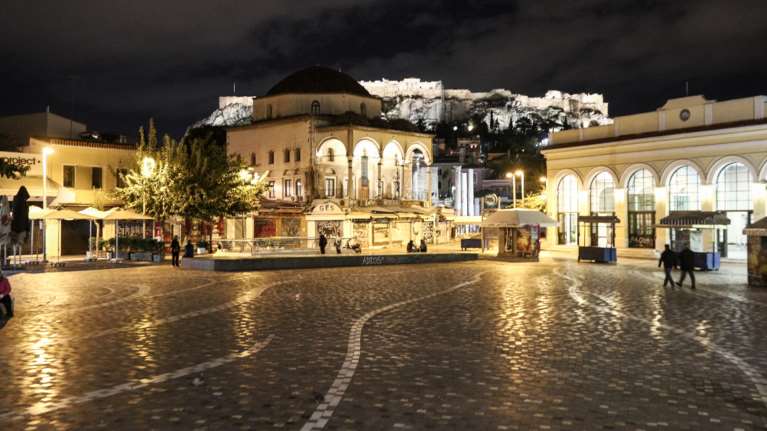 Σκληρό lockdown από σήμερα: Τι ισχύει για σούπερ μάρκετ, take away, delivery και βόλτα με σκύλο μετά τις 21:00