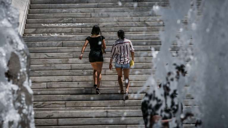 Ερχεται ο πρώτος καύσωνας του καλοκαιριού: Παρατεταμένο κύμα ζέστης ως 43 βαθμούς [χάρτες]