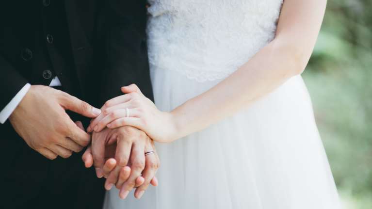 Σαν σήμερα καθιερώνεται ο πολιτικός γάμος στην Ελλάδα - Αυτά είναι τα σημαντικότερα γεγονότα της ημέρας