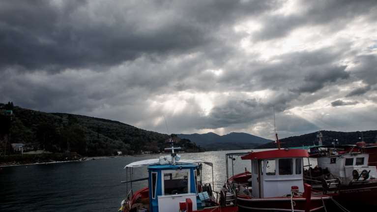 Αλλάζει το σκηνικό του καιρού: Πέφτει η θερμοκρασία- Πού θα σημειωθούν βροχές