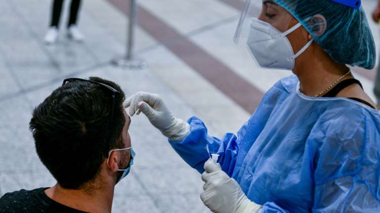 ΕΟΔΥ: Σε αυτά τα 173 σημεία θα πραγματοποιούνται σήμερα δωρεάν rapid test