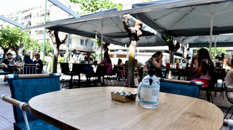 Για μείωση τζίρου προειδοποιεί η εστίαση λόγω αποκλεισμού των ανεμβολίαστων