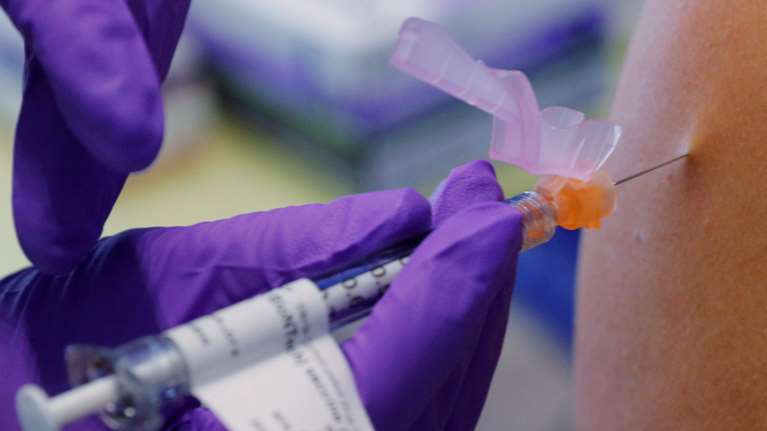 Μια νοσηλεύτρια και ένας ηλικιωμένος οι πρώτοι που θα εμβολιαστούν για τον κορονοϊό στην Ελλάδα