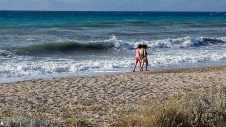 Καιρός: Μελτέμια και θερμοκρασία έως 35 βαθμούς - Πότε έρχεται ο μίνι καύσωνας