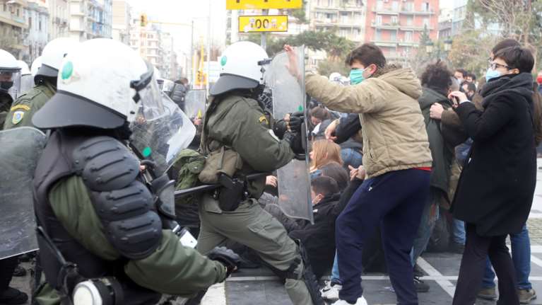 Θεσσαλονίκη: Εισαγγελική έρευνα για ξυλοδαρμό διαδηλωτών απο αστυνομικούς των ΜΑΤ