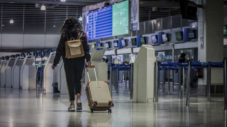 Ανοιχτά σύνορα από τον Ιούνιο με πιστοποιητικό εμβολιασμού - Τι ισχύει για τα προσωπικά δεδομένα