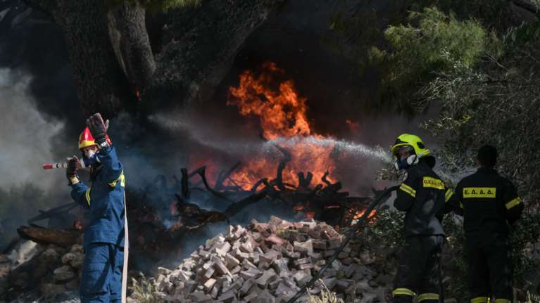 Μεγάλη πυρκαγιά στην Κέρκυρα - Εχει πολλαπλές εστίες [βίντεο]