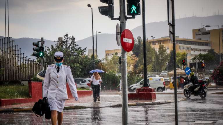 Αστατος ο καιρός και σήμερα: Πού αναμένονται βροχές, καταιγίδες και χαλάζι