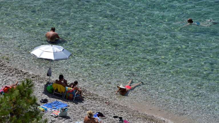 Καιρός: Ερχεται νέο κύμα καύσωνα - Μελτέμια και έως 37 βαθμούς η θερμοκρασία