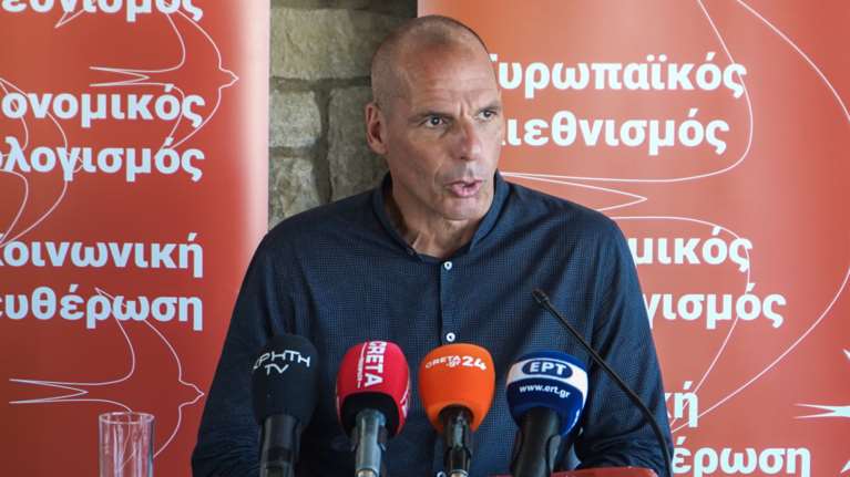 Δημόσιο κάλεσμα Βαρουφάκη σε ΣΥΡΙΖΑ και ΚΚΕ για κοινή δράση μετά τα επεισόδια στη Νέα Σμύρνη