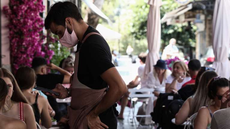 Εβδομάδα ανακοινώσεων: Μόνο εμβολιασμένοι εντός στην εστίαση - Υποχρεωτικός εμβολιασμός σε υγειονομικούς και γηροκομεία