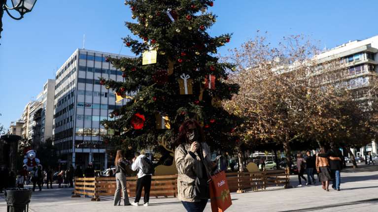 Αρχές Δεκεμβρίου οι τελικές αποφάσεις για τα Χριστούγεννα – Lockdown ανεμβολίαστων ζητούν οι πολίτες