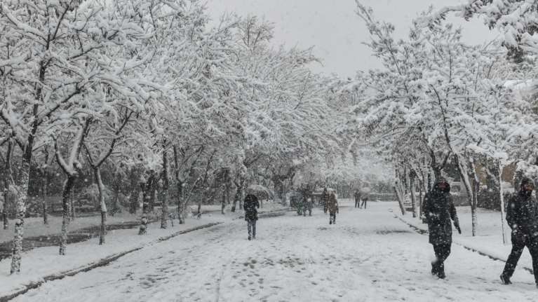 Κακοκαιρία "Ελπίς" - Ιστορικός χιονιάς σε δύο φάσεις ξεκινά το Σάββατο: Πυκνές χιονοπτώσεις, τα σενάρια για την Αττική