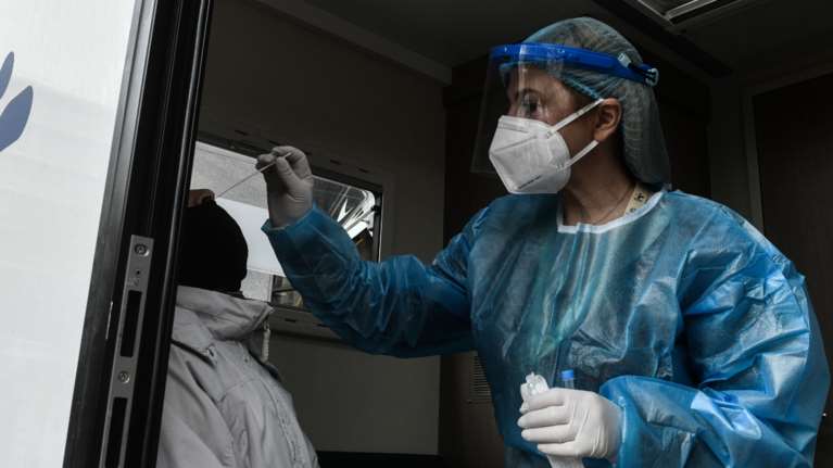 Κορονοϊός: 591 νέα κρούσματα και 21 θάνατοι - 360 οι διασωληνωμένοι