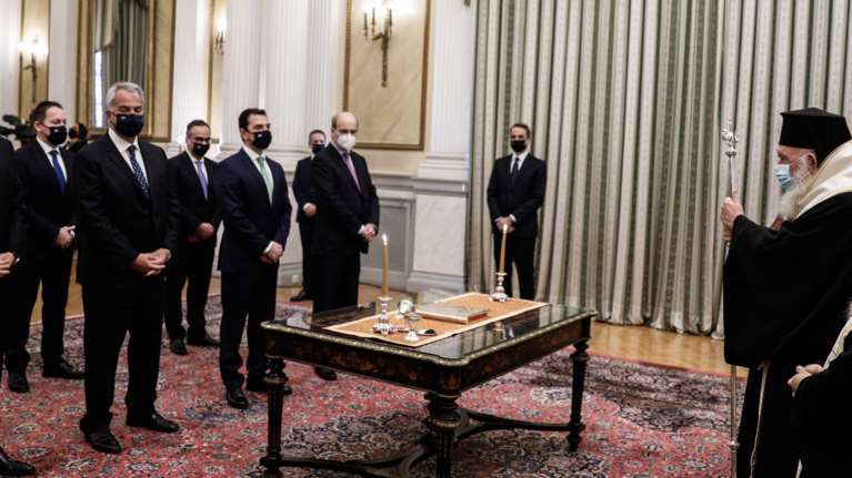 Live η ορκωμοσία της κυβέρνησης: Σε τρία γκρουπ και με rapid test