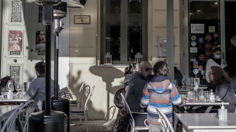 Προς παράταση τα μέτρα - Συνεδριάζουν σήμερα οι ειδικοί - Προβληματισμός για τη μουσική και τα γήπεδα