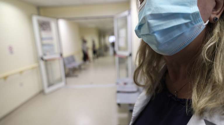 Ρέθυμνο: Νοσηλεύτρια καταγγέλλει σεξουαλική παρενόχληση από γιατρό μέσα στο νοσοκομείο - Αλλαξε μέχρι και σπίτι