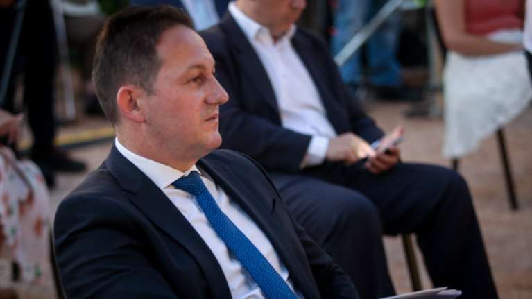 Πέτσας: Τις επόμενες ημέρες πιο ξεκάθαρο πλάνο και κανόνες για εμβολιασμένους και ανεμβολίαστους