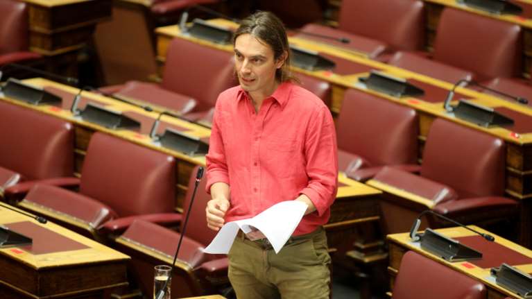 Η &quot;απίθανη ιδέα&quot; του Κρίτωνα Αρσένη: Να μπει &quot;κόφτης πλούτου&quot; σε όσους βγάζουν πάνω από 100.000 ευρώ το χρόνο