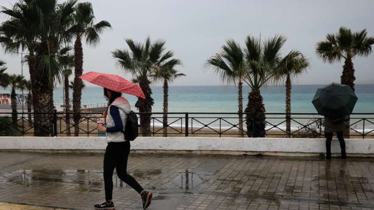 Meteo: Επιδείνωση του καιρού με βροχές, καταιγίδες και χαλάζι από το απόγευμα [χάρτης]