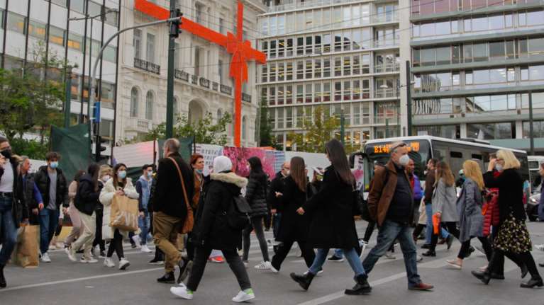 Υποχρεωτικός εμβολιασμός άνω των 60: Το παρασκήνιο της απόφασης και τα τηλεφωνήματα Μητσοτάκη με τις Βρυξέλλες