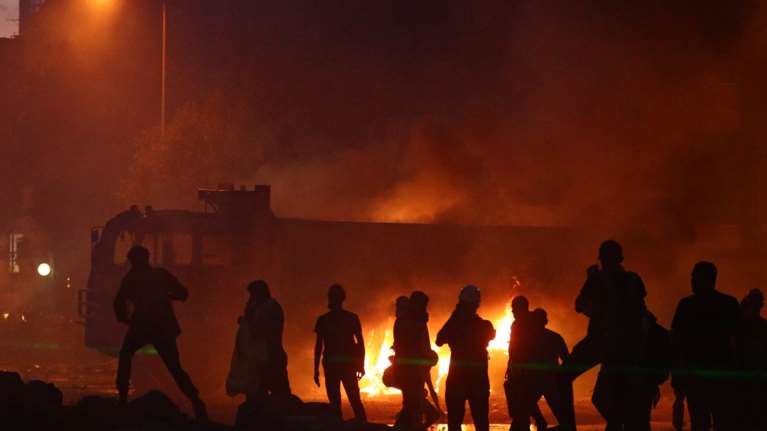 Η Βηρυτός &quot;φλέγεται&quot;: Σε πρόωρες εκλογές οδηγείται ο Λίβανος - Σφοδρές συγκρούσεις