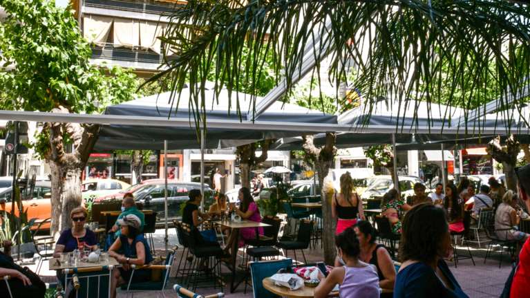 Νέα μέτρα: Επανέρχεται η υποχρεωτική μάσκα έξω για όλους - Εστίαση εντός μόνο για εμβολιασμένους