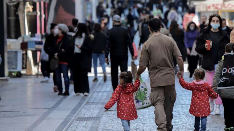 Η Όμικρον φέρνει το τέλος της πανδημίας; Θα γίνει σαν τη γρίπη, λένε οι ειδικοί - Καθοριστικές οι επόμενες δύο εβδομάδες