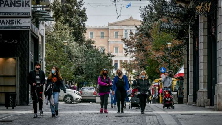 Συντάξεις, επιδόματα, αποζημιώσεις: Πώς και σε ποιους θα μοιραστούν 2,4 δισ. ευρώ μέσα στην εβδομάδα