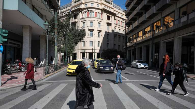 Εισφορά αλληλεγγύης: Κέρδη ακόμη και άνω των 1.000 ευρώ έως το 2023 φέρνει το νέο &quot;πάγωμα&quot;